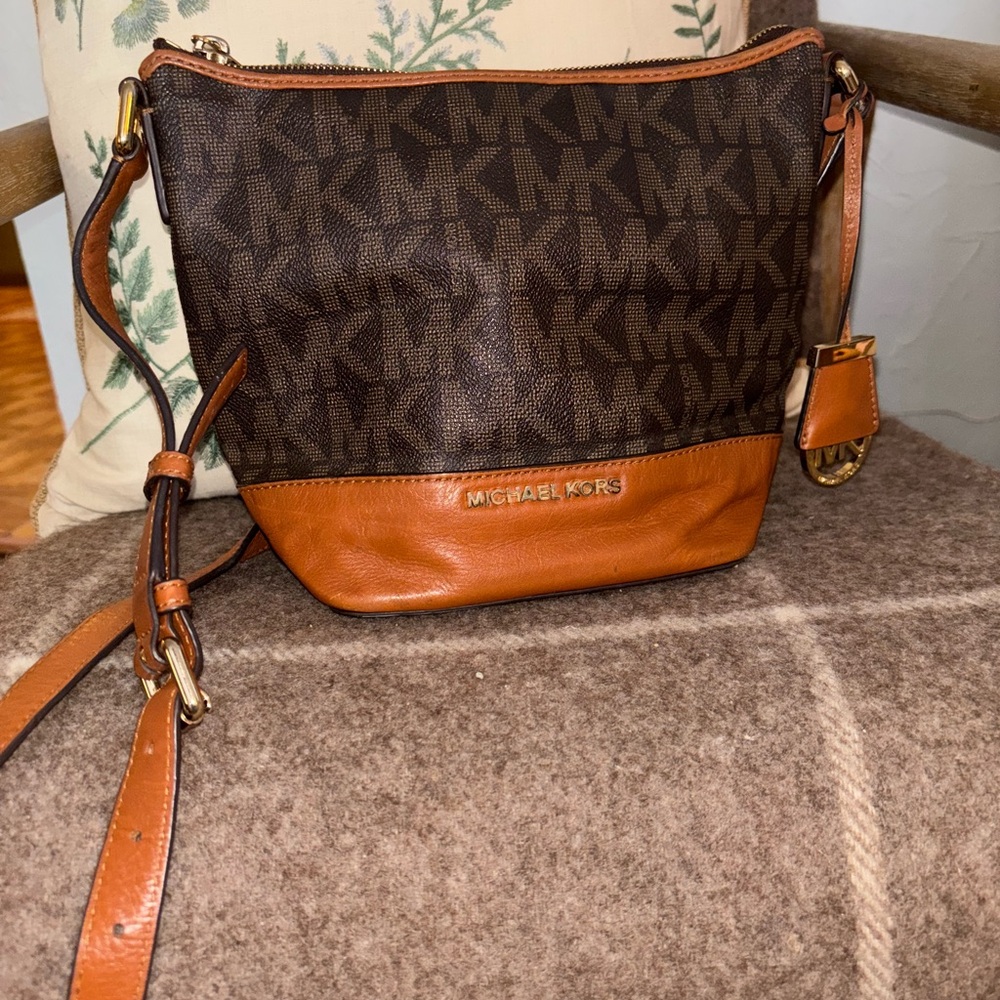 Micheal Kors crossbody